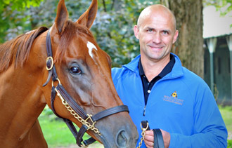 赛马爱好者为西点军提供纯种马业务